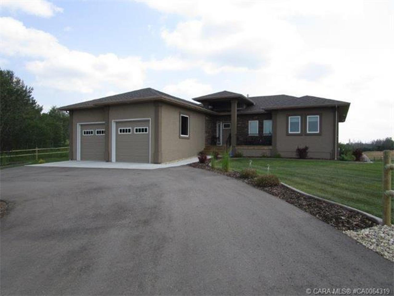 Housesitting assignment in Lacombe, Alberta, Canada