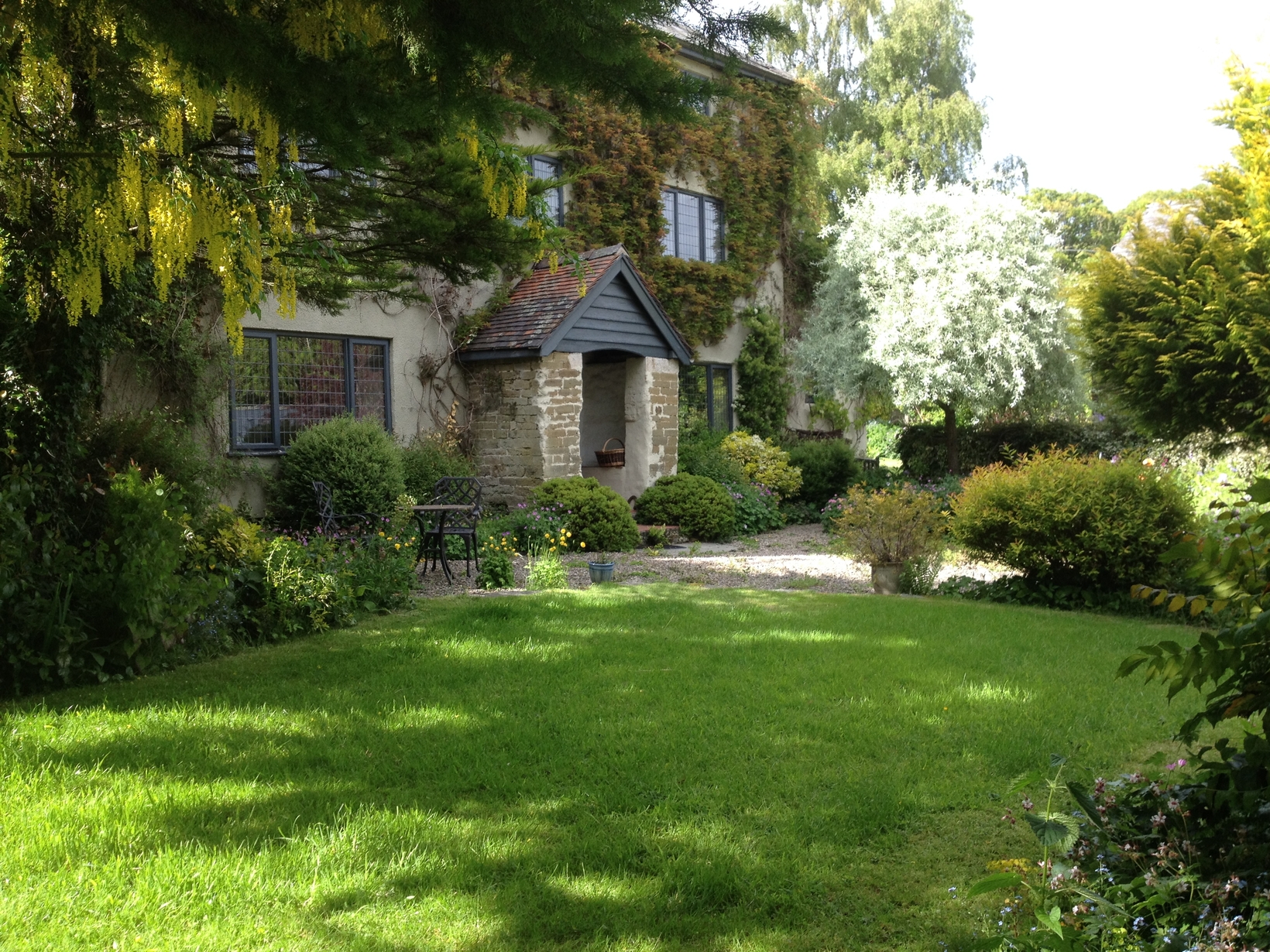 House sitter required for 2 horses, 2 dogs and 2 cats in the Welsh