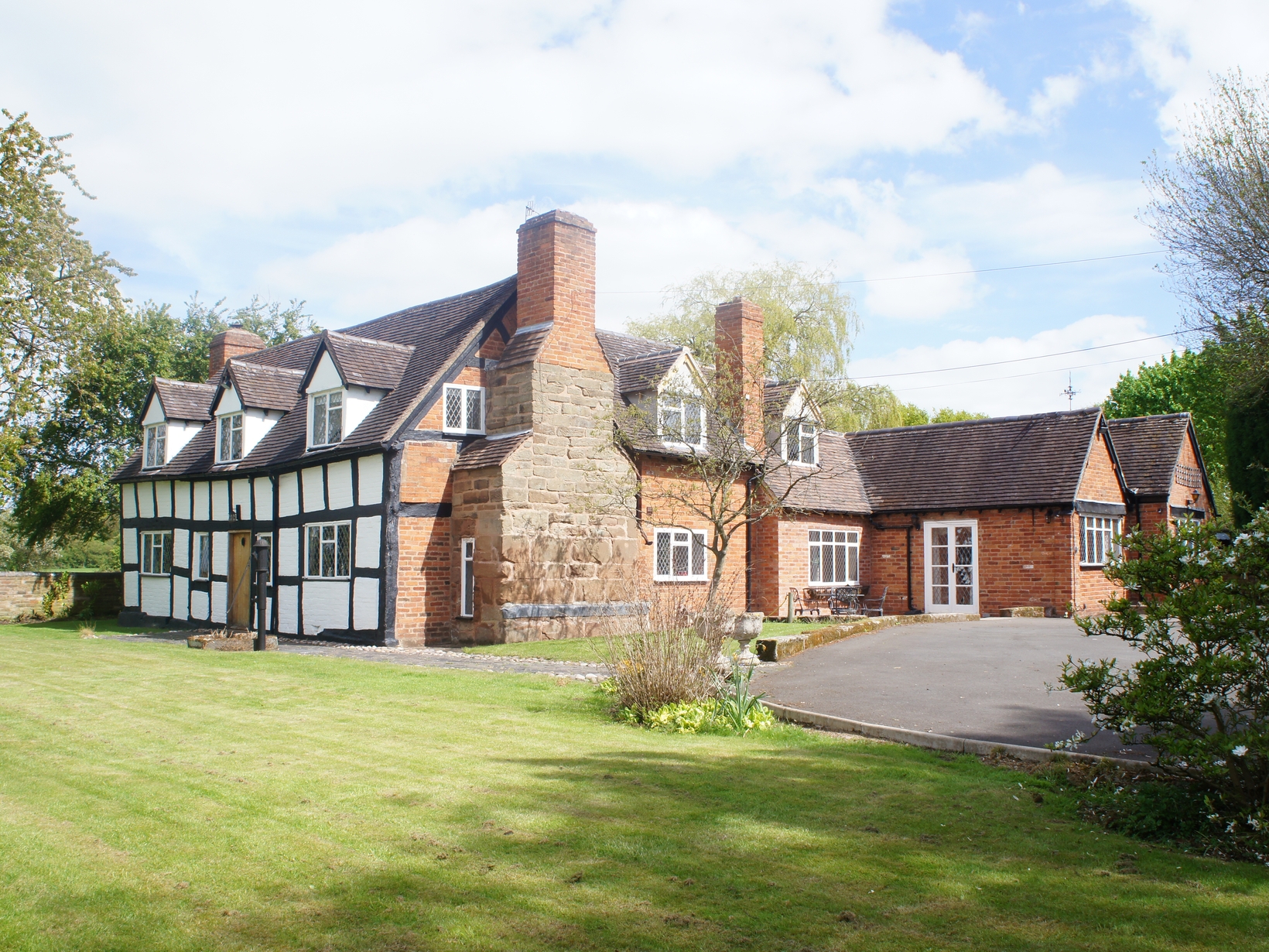 Dog Sitter need for 425 June 2016. Beautiful Home in the