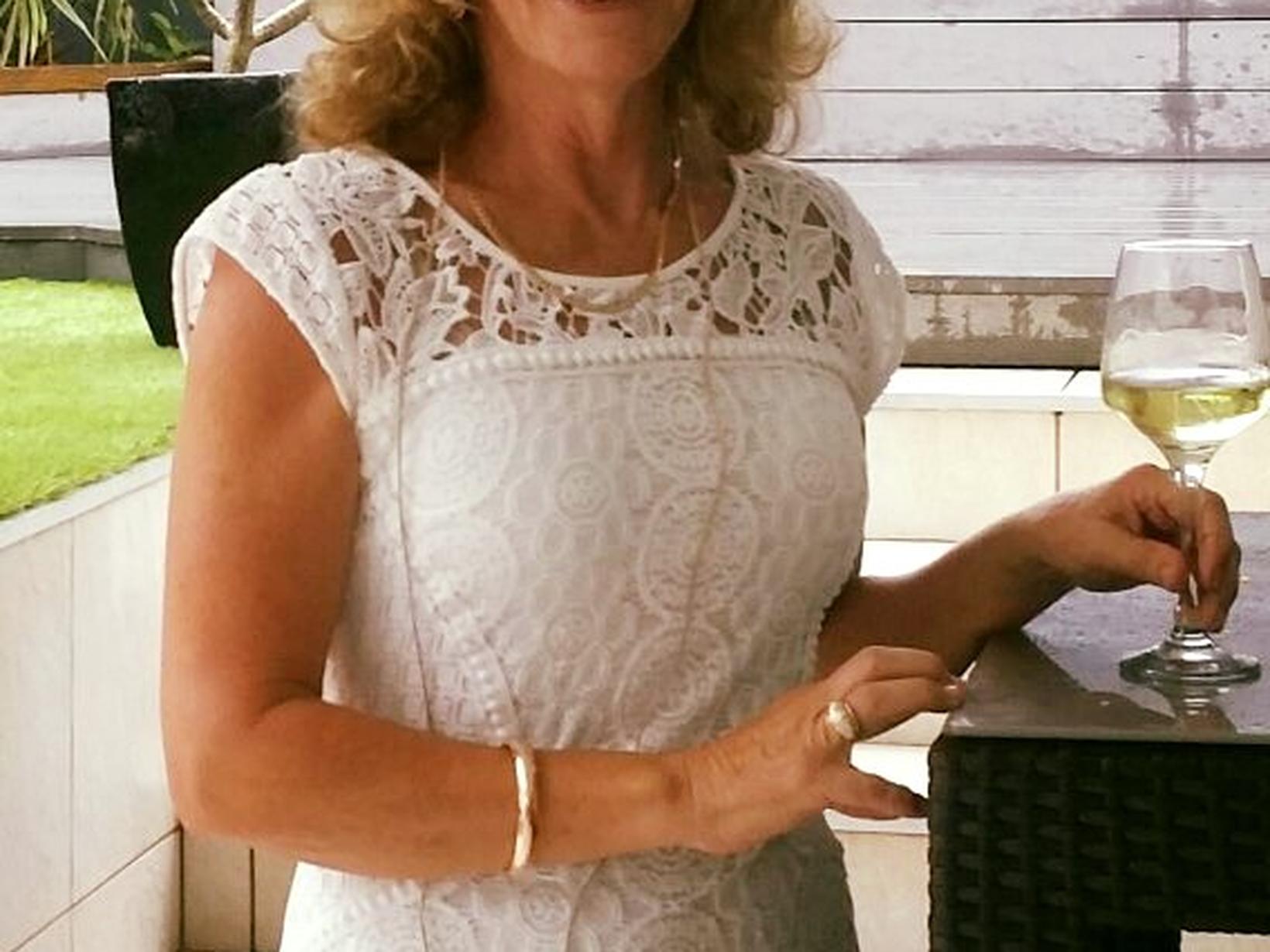 Vicki from Bateau Bay, New South Wales, Australia