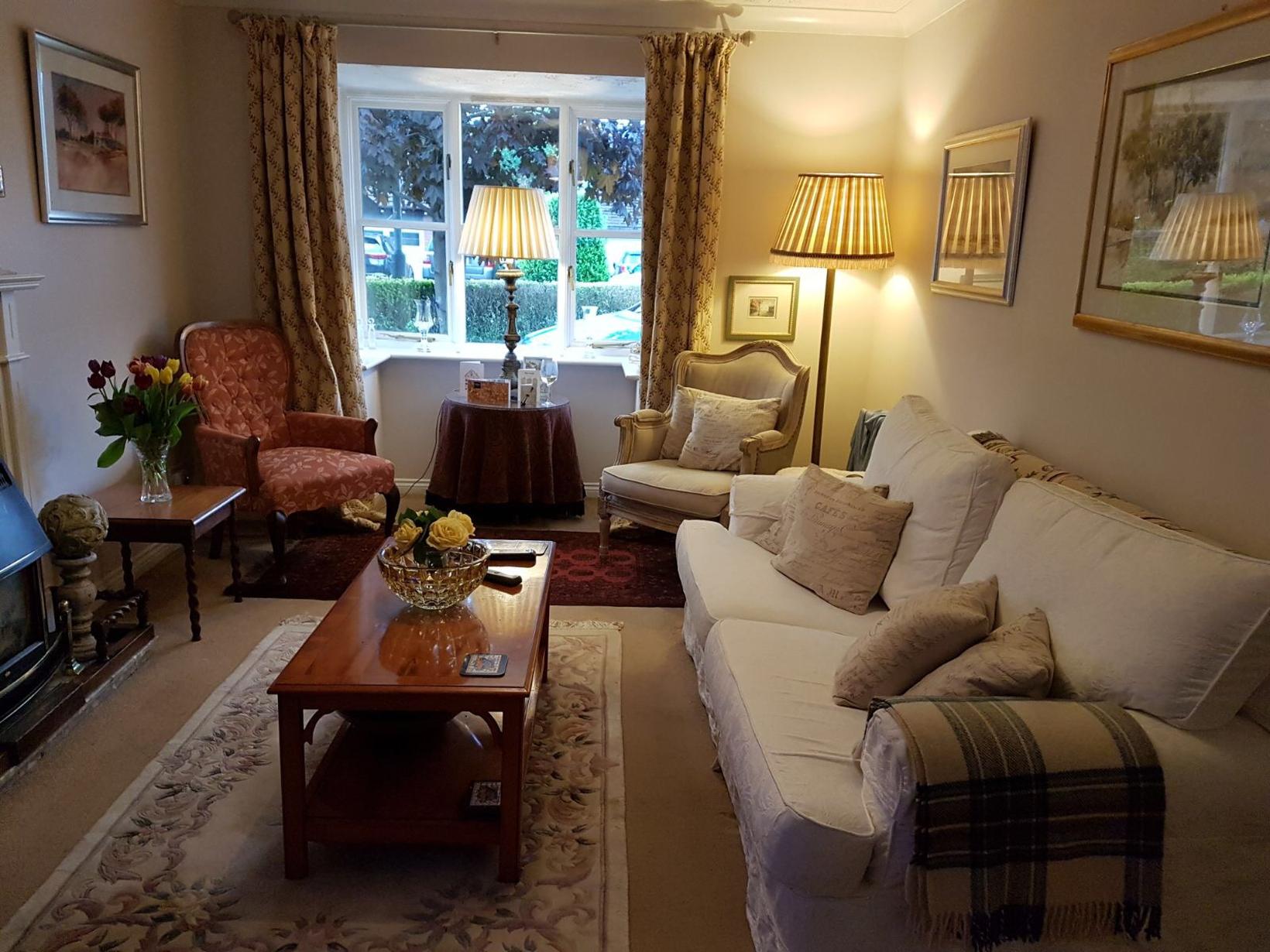 Housesitting assignment in Studley, United Kingdom