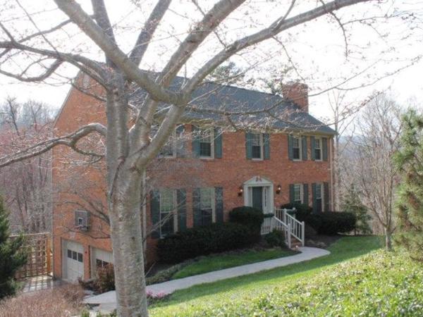 Housesitting assignment in Roanoke, Virginia, United States