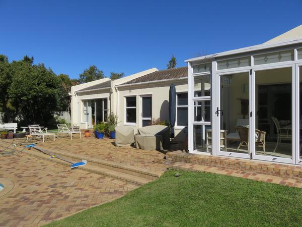 Housesitting assignment in Constantia, South Africa