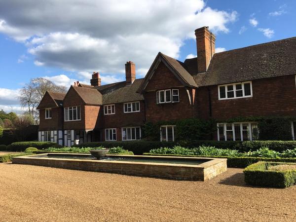 Housesitting assignment in Effingham, United Kingdom
