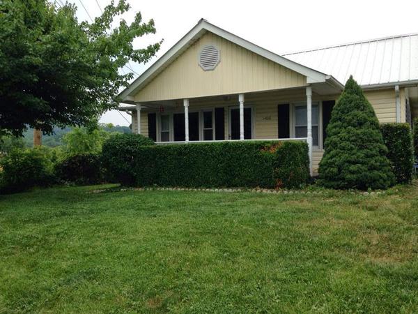 Housesitting assignment in Waynesville, North Carolina, United States