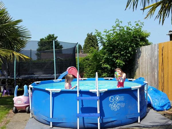 Housesitting assignment in Oakley, United Kingdom