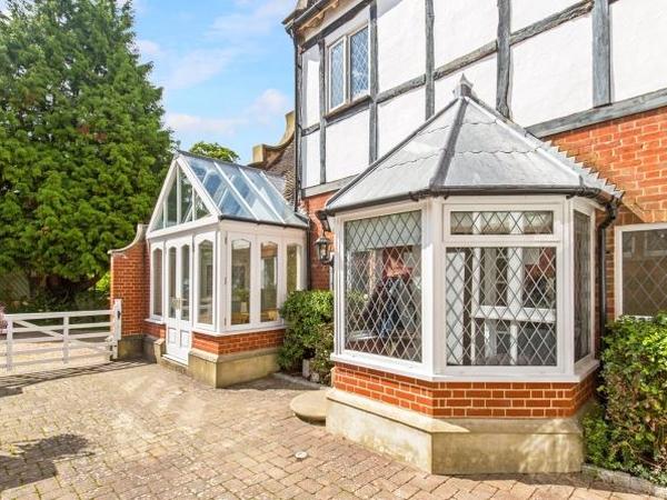 Housesitting assignment in Lindfield, United Kingdom