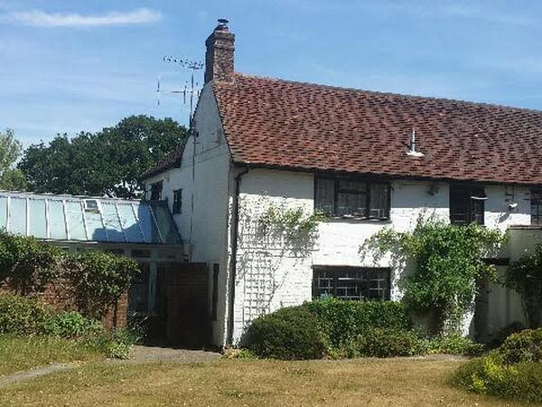 Housesitting assignment in Crondall, United Kingdom