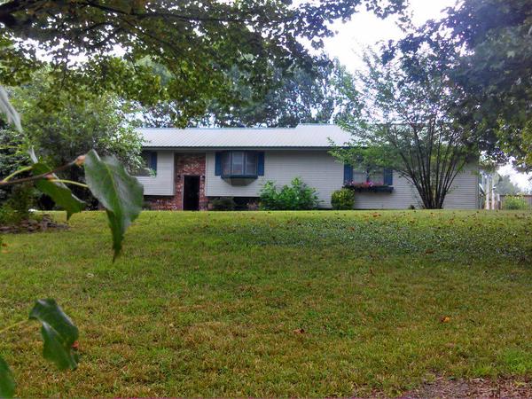 Housesitting assignment in Oneida, Tennessee, United States