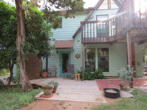 Housesitting assignment in Leander, TX, United States