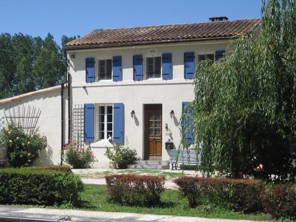 Housesitting assignment in Châteauneuf-sur-Charente, France